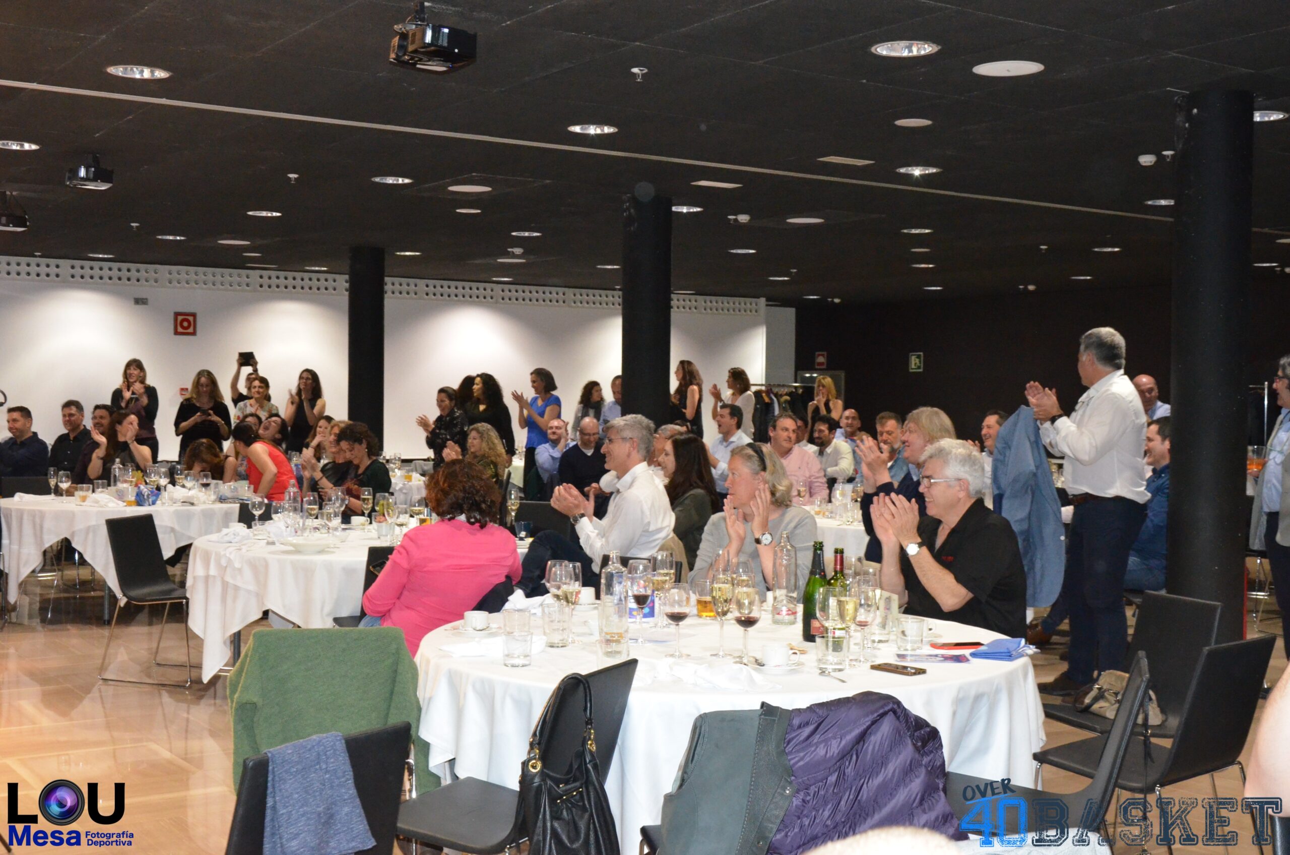 Más de 130 personas en la cena benéfica